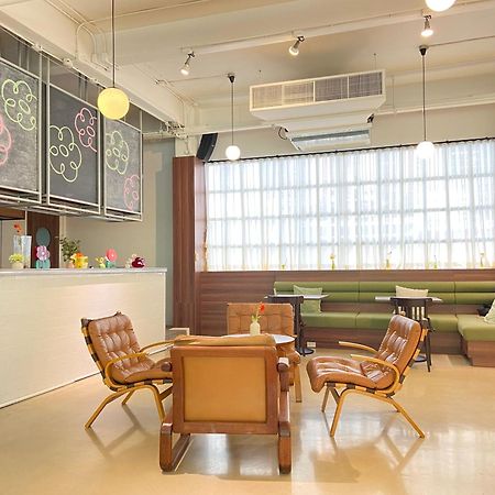 Beat Hotel Bangkok Bagian luar foto