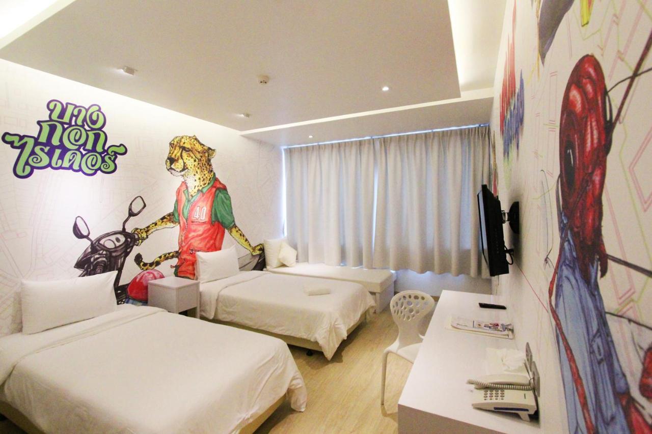 Beat Hotel Bangkok Bagian luar foto